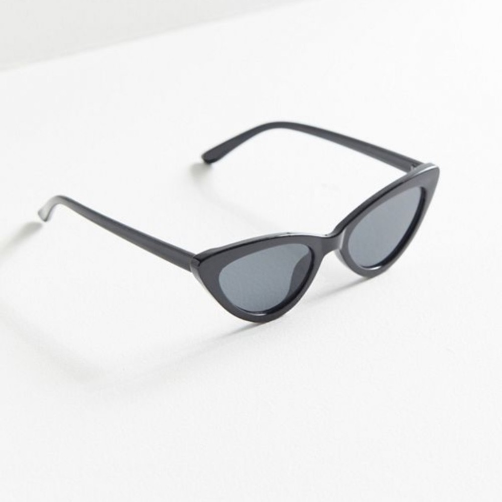 URBAN OUTFITTERS wild child cat eye sunglasses